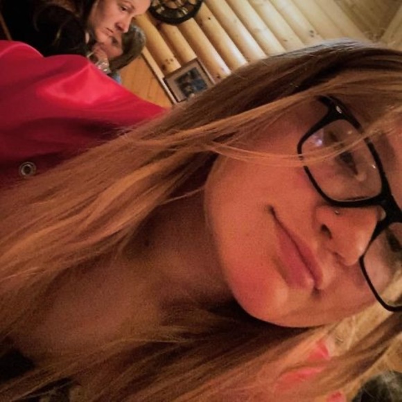 Meet your Posher, Ema - Picture 1 of 1